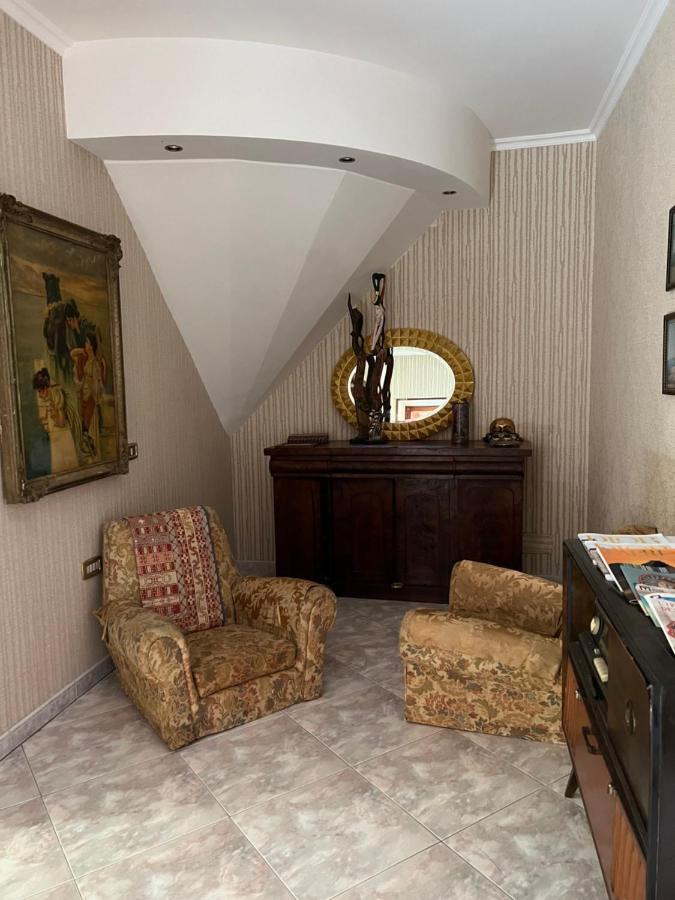 Casa Kamalei, Tra Plebiscito E Lungomare Apartment เนเปิลส์ ภายนอก รูปภาพ