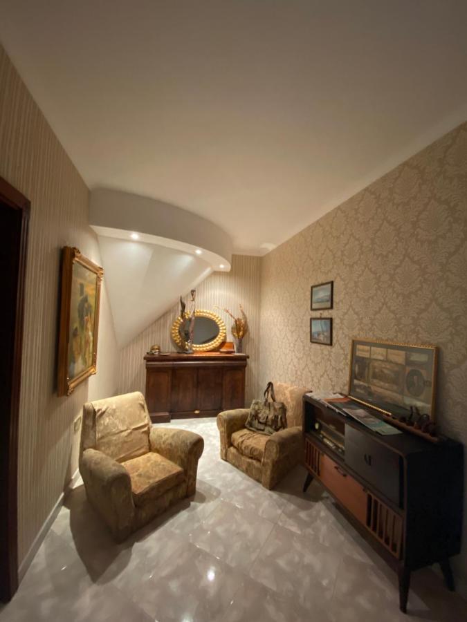 Casa Kamalei, Tra Plebiscito E Lungomare Apartment เนเปิลส์ ภายนอก รูปภาพ