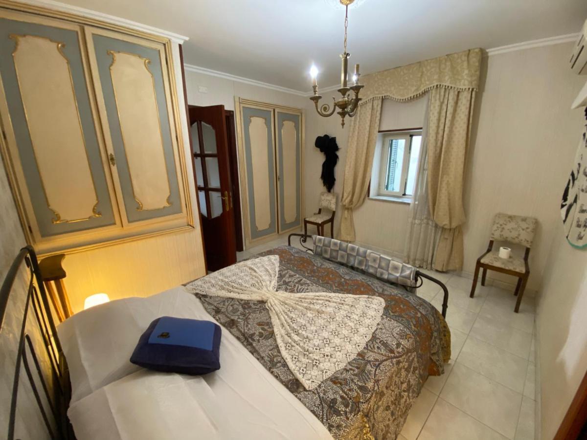 Casa Kamalei, Tra Plebiscito E Lungomare Apartment เนเปิลส์ ภายนอก รูปภาพ