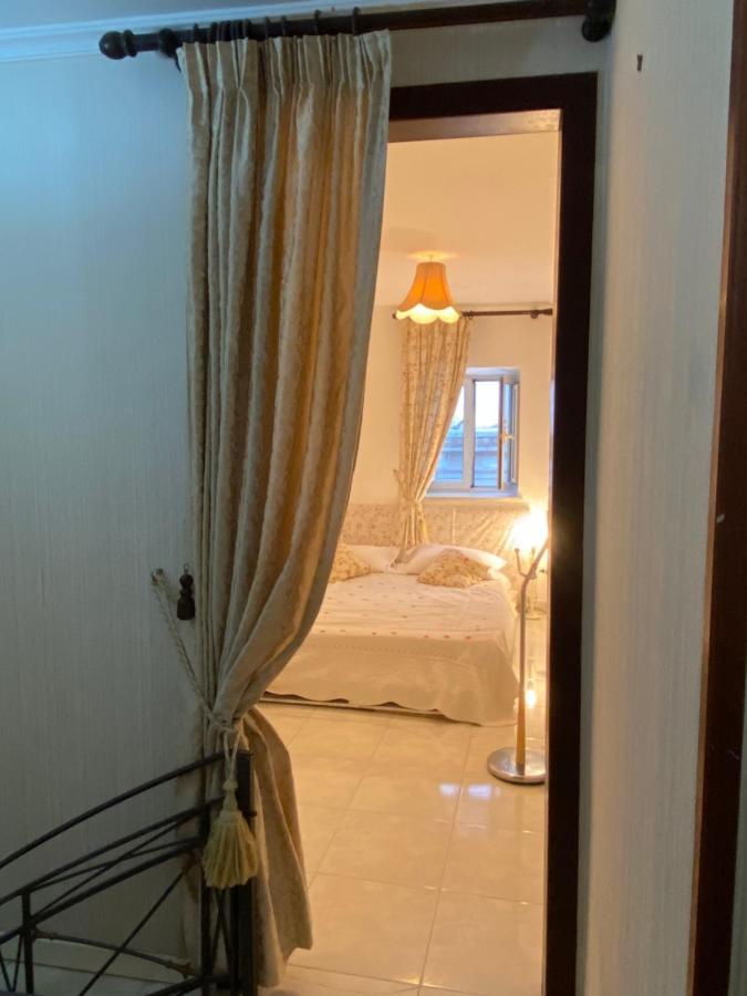 Casa Kamalei, Tra Plebiscito E Lungomare Apartment เนเปิลส์ ภายนอก รูปภาพ